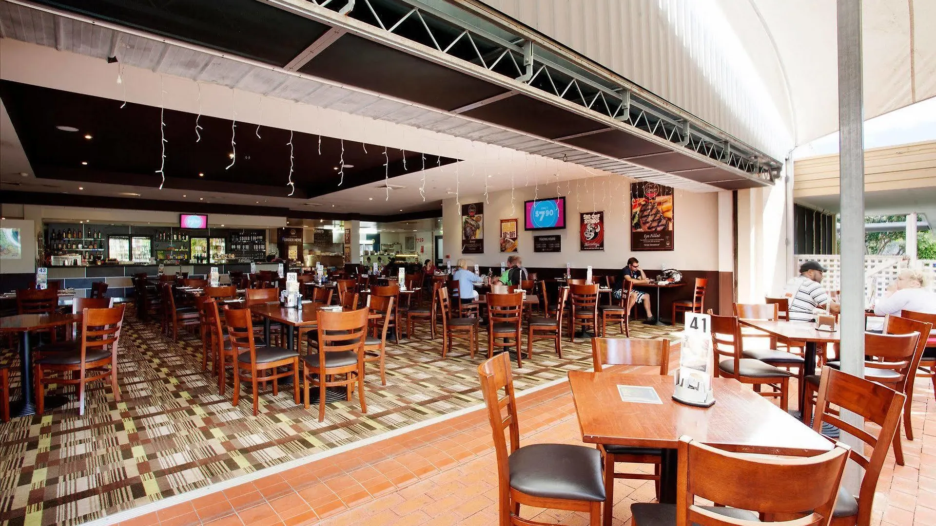 *** Hotel Nightcap At Edge Hill Tavern Cairns Australia