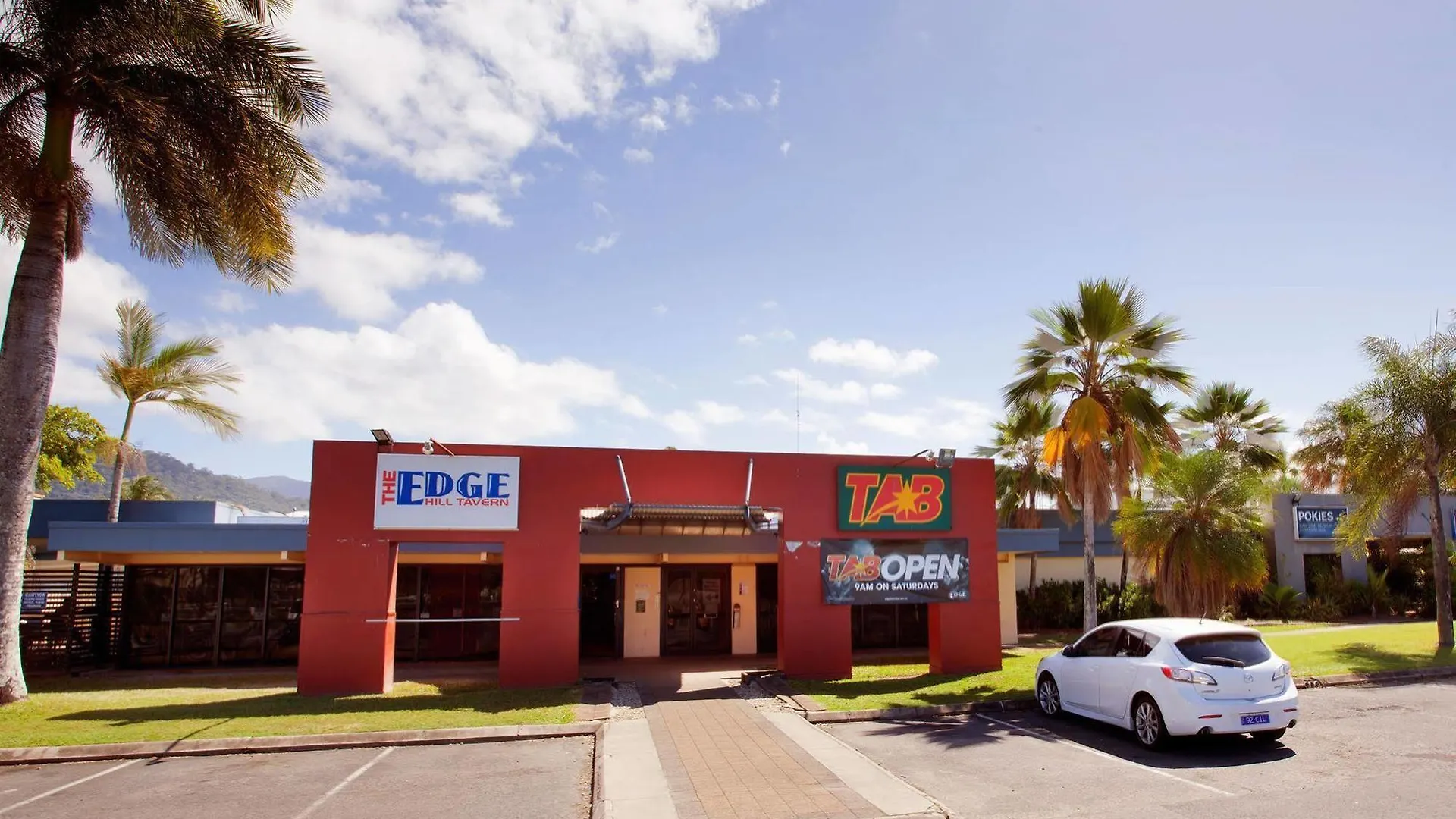 Hotel Nightcap At Edge Hill Tavern Cairns